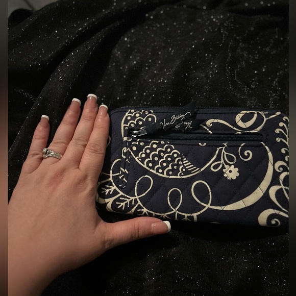 Beautiful “like new” Vera Bradley wallet. - Picture 2 of 6